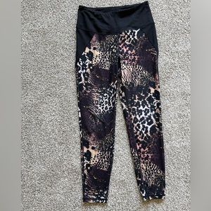 Betsy Johnson leopard print leggings